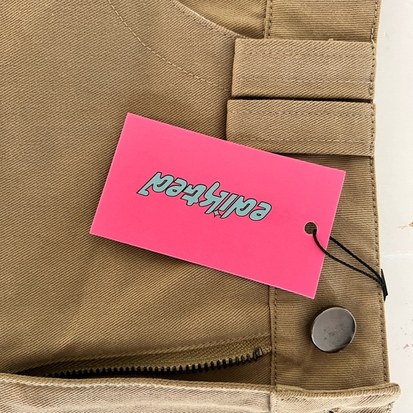 EDIKTED Janelle Low Rise Cotton Cargo Miniskirt in Beige a
New 32”w X 12” L - Picture 11 of 14